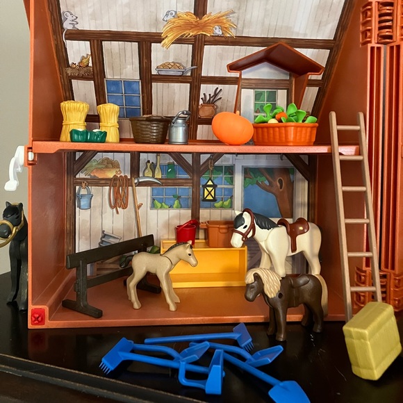 Playmobil Take-Along Barn with Handle, Full of Accessories - Picture 8 of 16